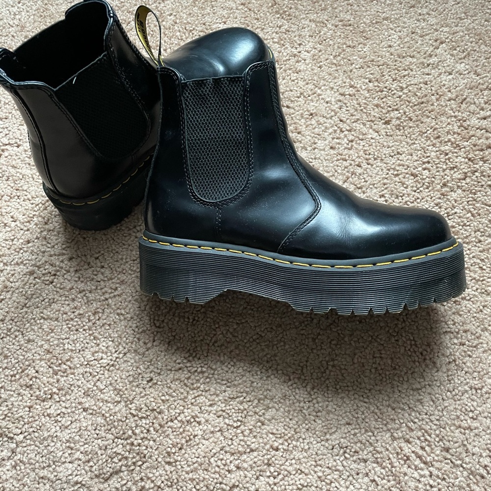 Dr. Martens 2976 Quad Chelsea Boots